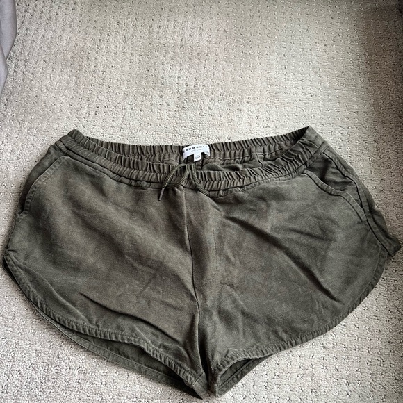 Community shorts in green size M - Picture 1 of 4